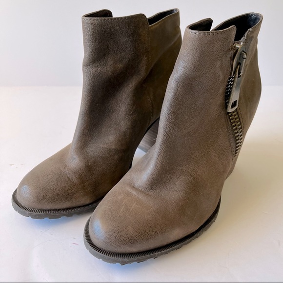 Aldo Zippered Ankle Boots - Picture 2 of 14